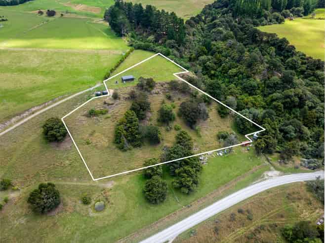 388 Ruakokoputuna Road, Martinborough