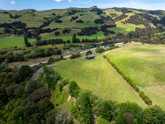 388 Ruakokoputuna Road, Martinborough