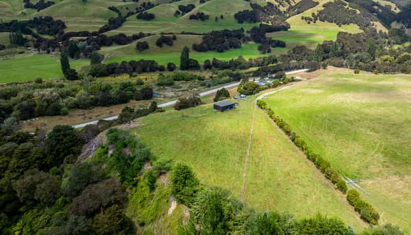 388 Ruakokoputuna Road, Martinborough