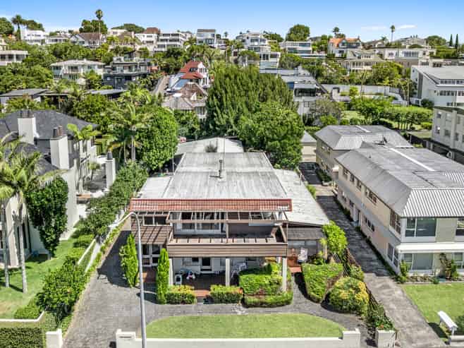 11 The Parade, Saint Heliers