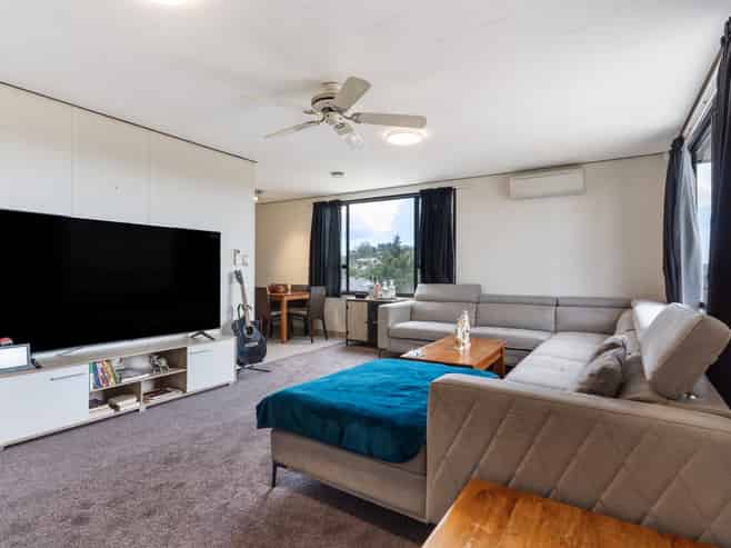 2/2 Grenadine Place, Unsworth Heights