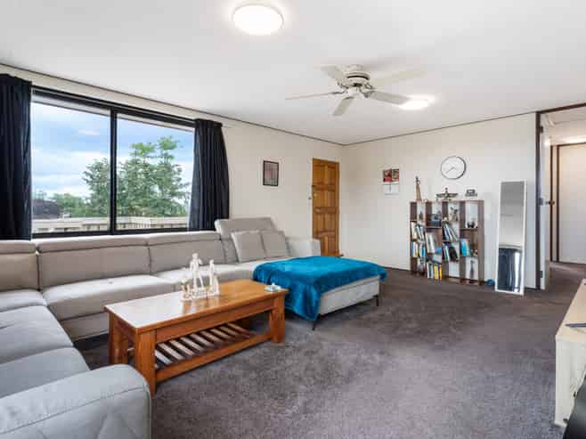 2/2 Grenadine Place, Unsworth Heights