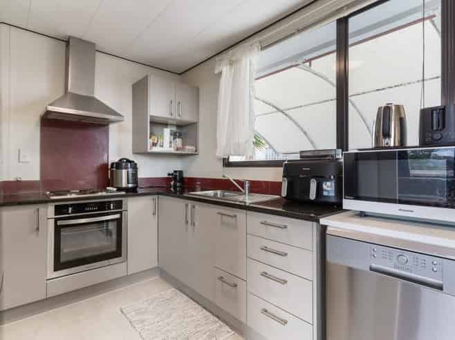 2/2 Grenadine Place, Unsworth Heights