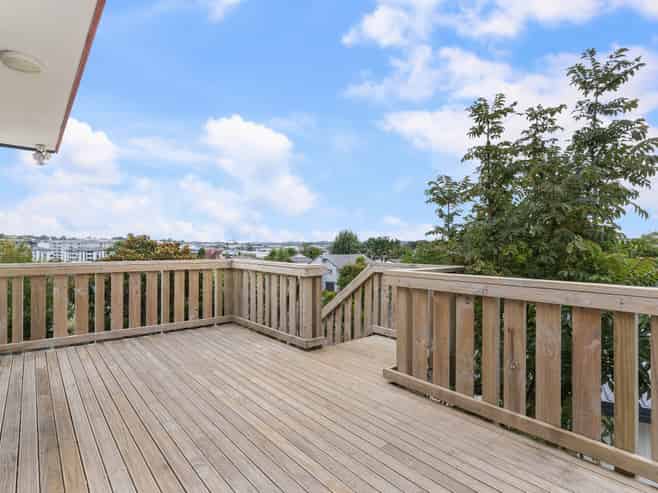 2/2 Grenadine Place, Unsworth Heights