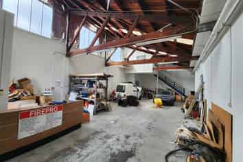 SYDENHAM HUB | Warehouse, Workshop or Mancave