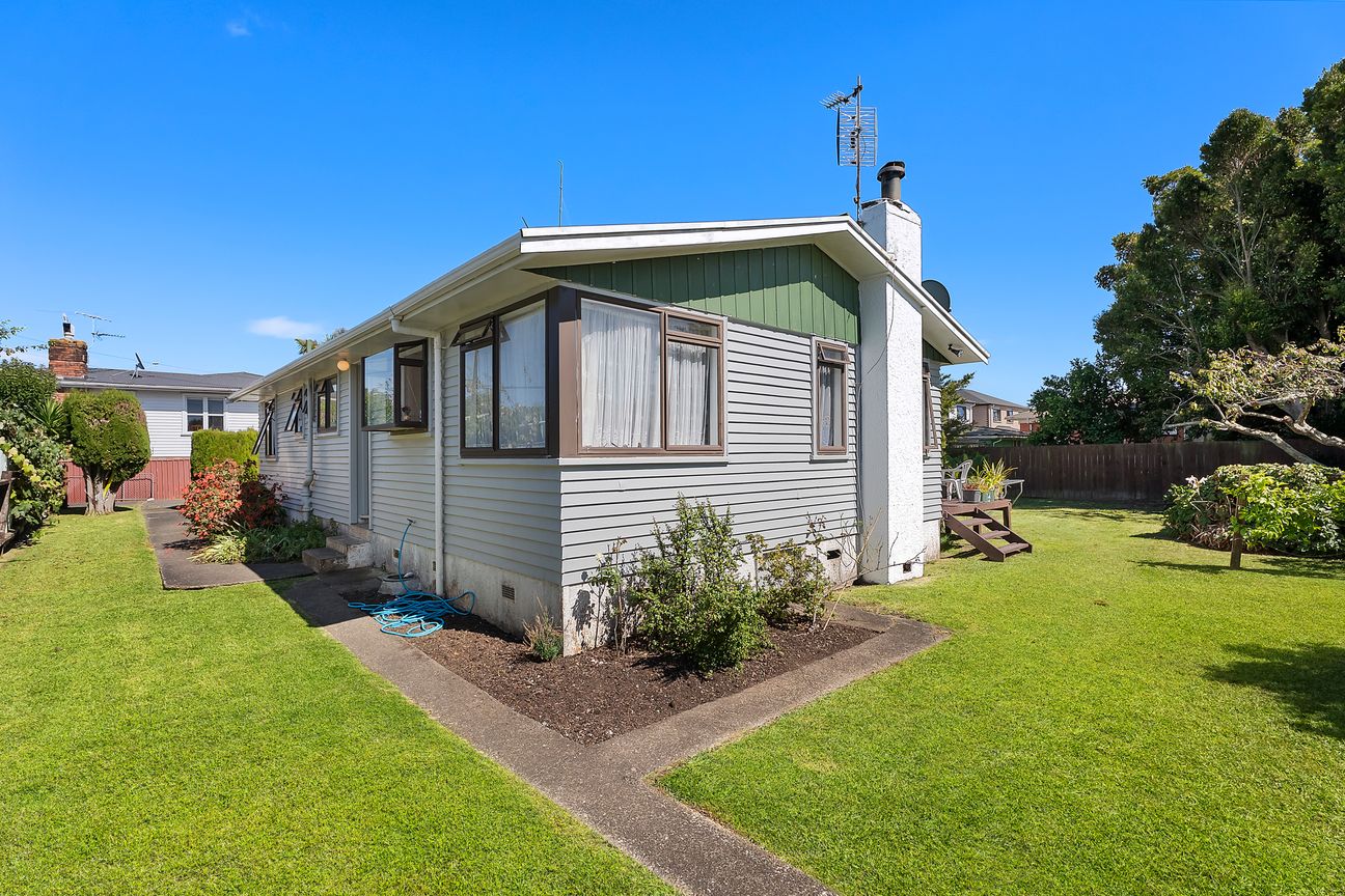 First Time on Market in 37 Years - 903 m² - Aanzicht 2