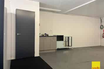 Commercial Unit Close to the City