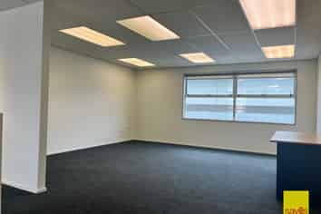 Commercial Unit Close to the City