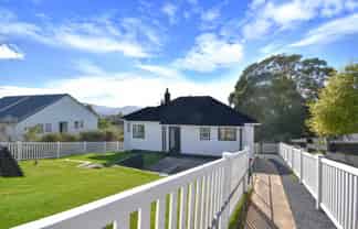 32 Stenhope Crescent, Corstorphine