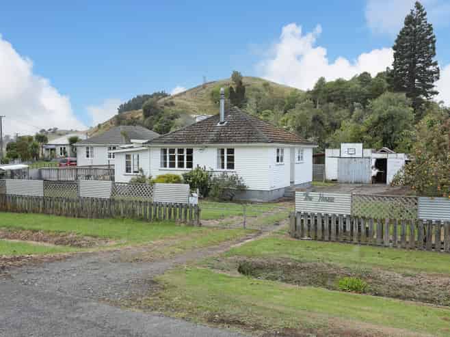 6 Station Road, Hunterville