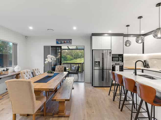 6 Teoteo Place, Flat Bush