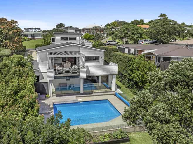 17 Mayfair Crescent, Mairangi Bay