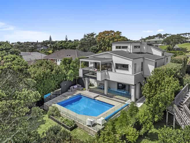 17 Mayfair Crescent, Mairangi Bay