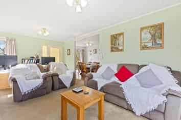 31 Mirrabooka Avenue, Botany Downs