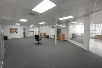 Affordable airport office with parking