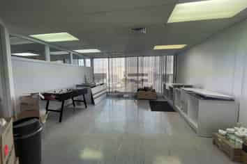 Affordable airport office with parking