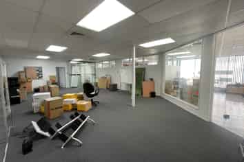 Affordable airport office with parking