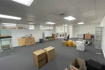 Affordable airport office with parking