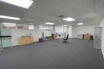 Affordable airport office with parking