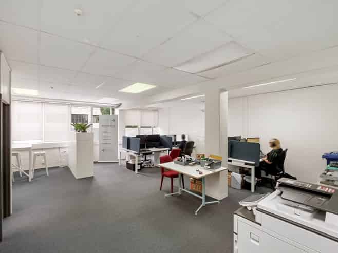 SERIOUS VENDOR SAYS SELL!

 
