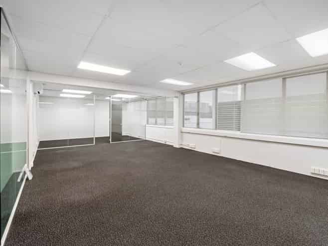 SERIOUS VENDOR SAYS SELL!

 
