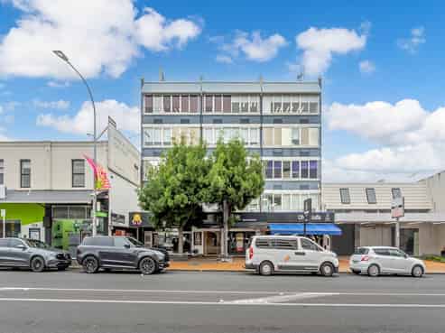 SERIOUS VENDOR SAYS SELL!
