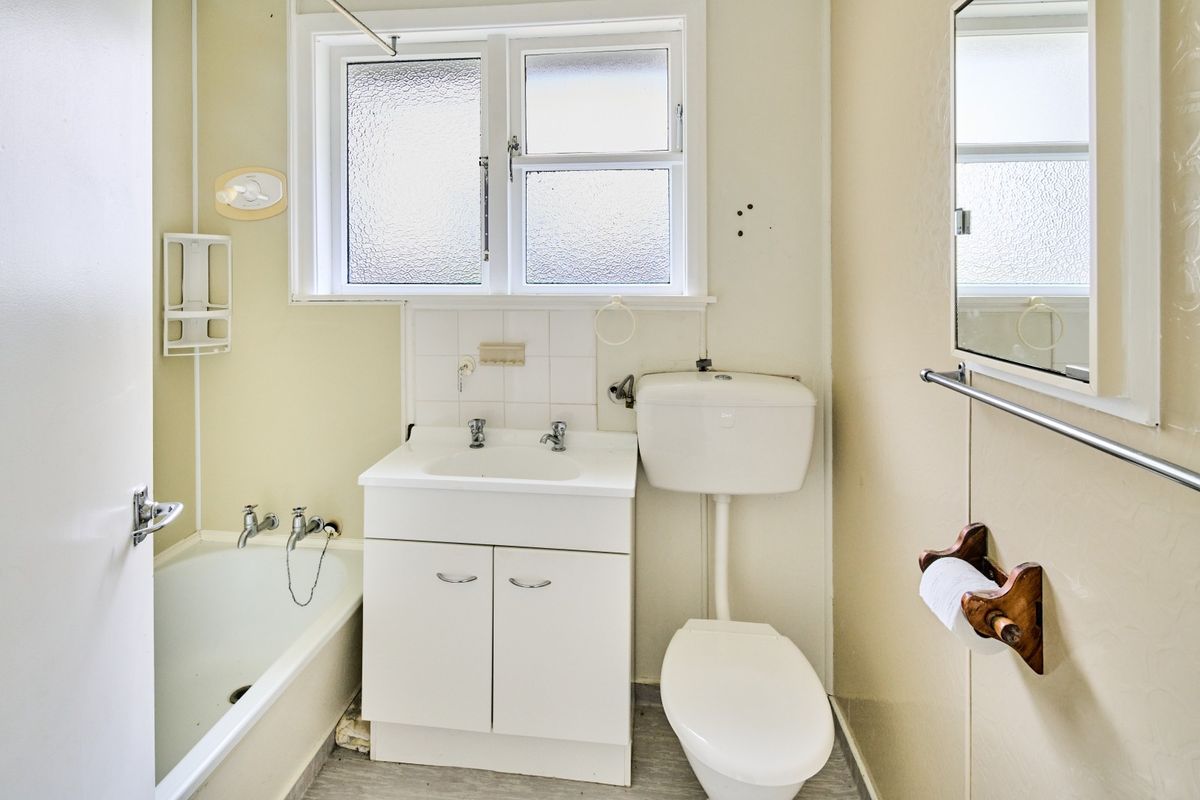 Under offer- Opportunity is knocking – pohled 6