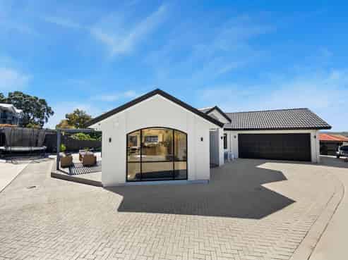 16 Norm Pellow Drive, The Gardens