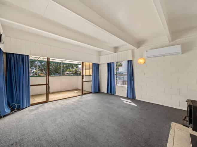 16 McInnes Road, Weymouth