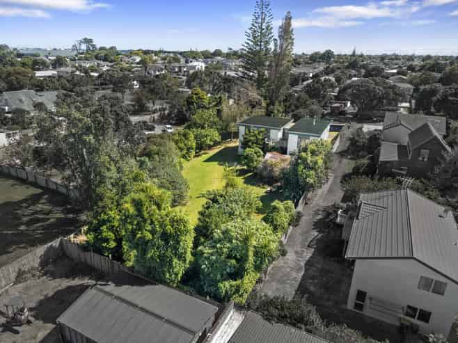 16 McInnes Road, Weymouth