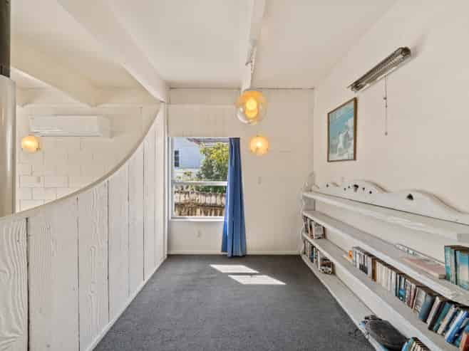 16 McInnes Road, Weymouth