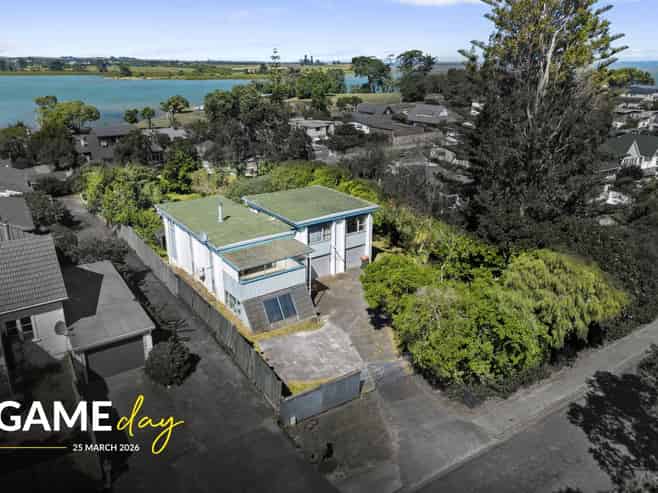 16 McInnes Road, Weymouth