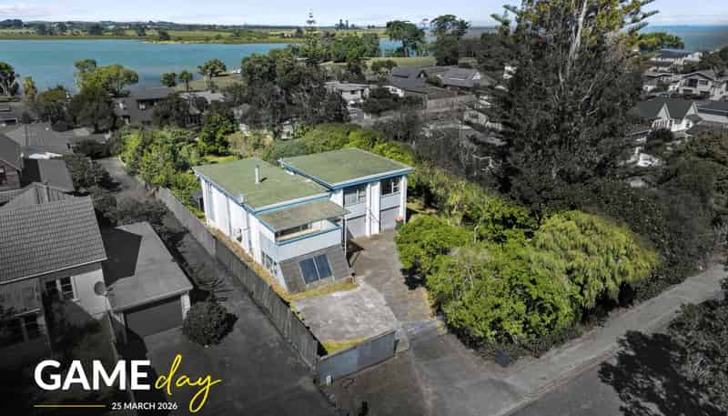 16 McInnes Road, Weymouth