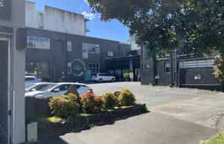 CREATIVE OFFICE OR SHOWROOM | WELL PRICED