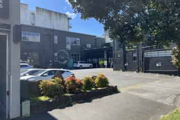 CREATIVE OFFICE OR SHOWROOM | WELL PRICED