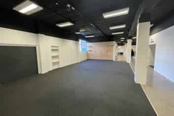 CREATIVE OFFICE OR SHOWROOM | WELL PRICED