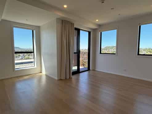 706/2B Te Ara Taurapa, Point Chevalier