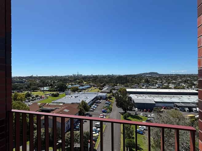 706/2B Te Ara Taurapa, Point Chevalier