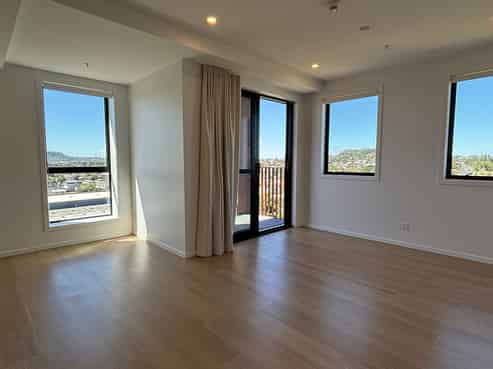 706/2B Te Ara Taurapa, Point Chevalier