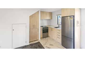 8/42 Kaikoura Street, Henderson