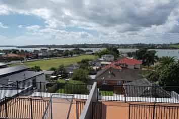 90E Kings Road, Panmure