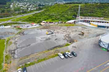 Big Yard in a Strategic Location