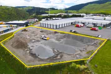 Big Yard in a Strategic Location