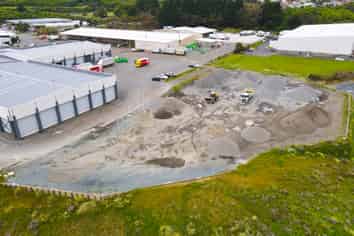 Big Yard in a Strategic Location