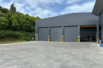 Modern Workshop with Gantry & Yard