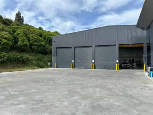 Modern Workshop with Gantry & Yard