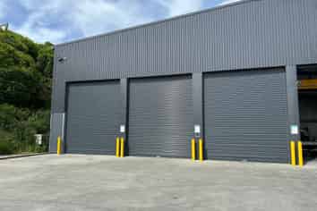 Modern Workshop with Gantry & Yard