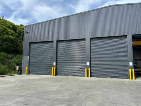 Modern Workshop with Gantry & Yard