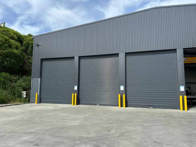Modern Workshop with Gantry & Yard