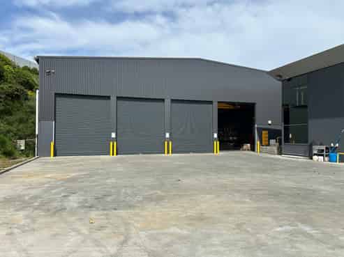 Modern Workshop with Gantry & Yard